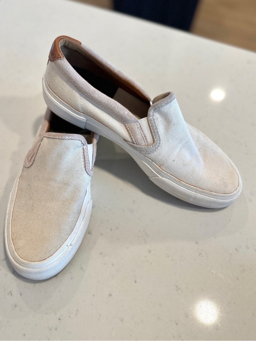 FRYE Ludlow Cream Canvas Slip-On Sneakers Size 10.5 Leather Trim Classic Fit - Picture 3 of 7